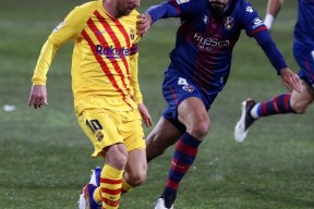 九州体育官方网站-韦斯卡主场大胜，提前晋级淘汰赛(韦斯卡球员名单)