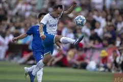 九州体育官方网站-包含精彩纷呈的足球对决引发广泛的讨论与点赞的词条